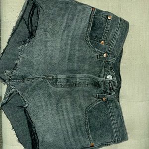 Black Levi’s 501 denim shorts